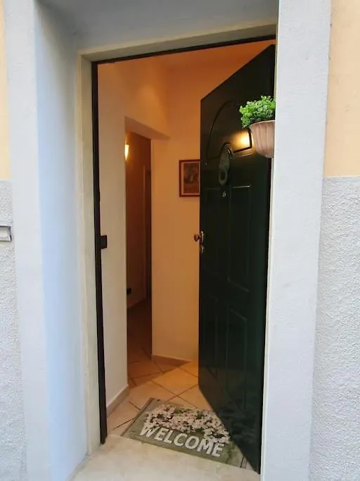 Ferienwohnung Il Piccolo Eden - Private Garden Livorno Apartment