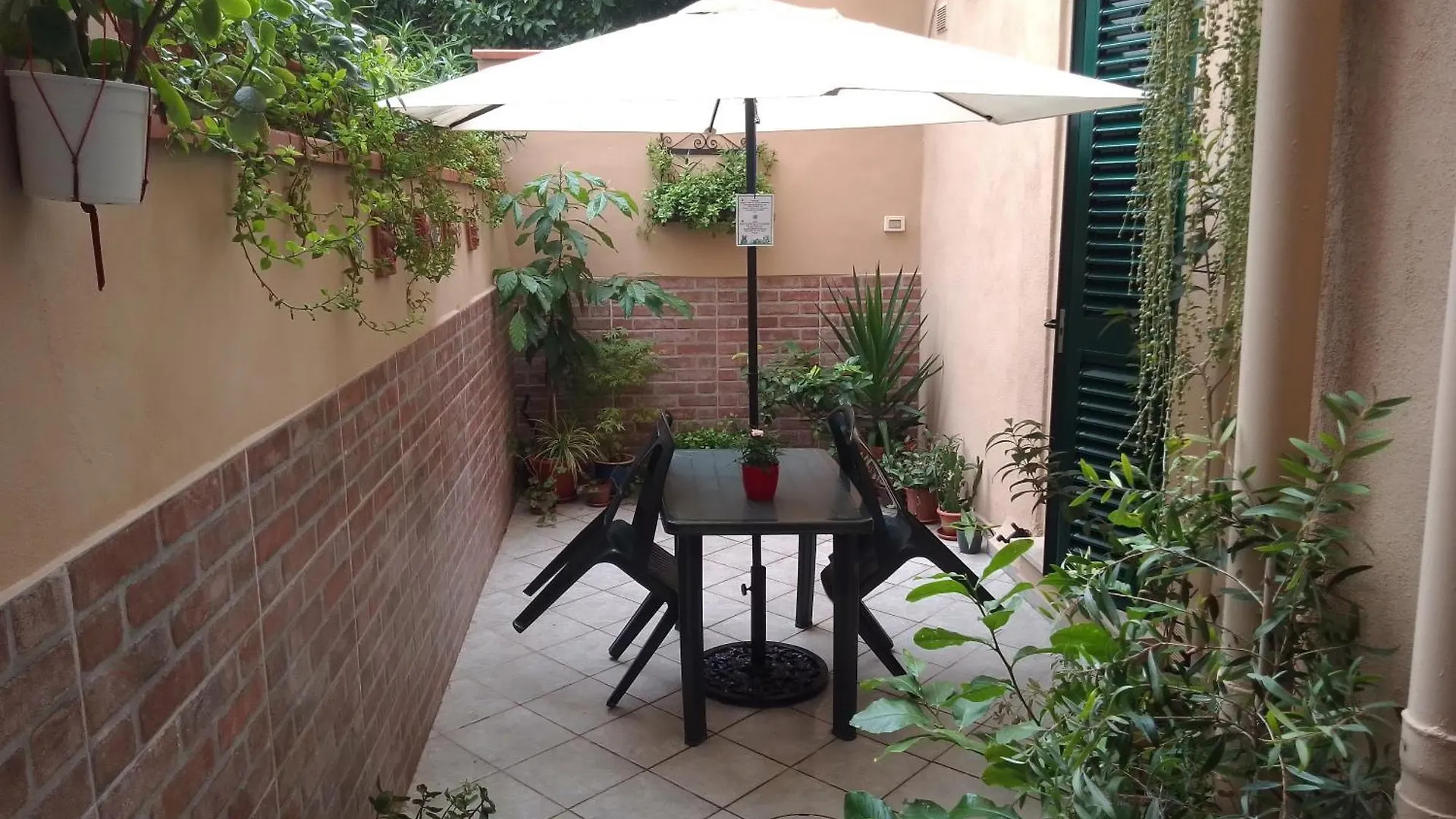 Apartment Ferienwohnung Il Piccolo Eden - Private Garden Livorno